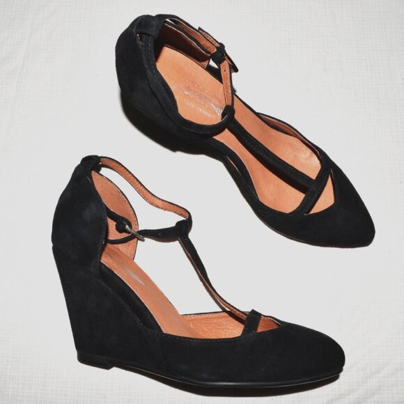 Black suede wedge heel by Jeffrey Campbell - Picture 1 of 6